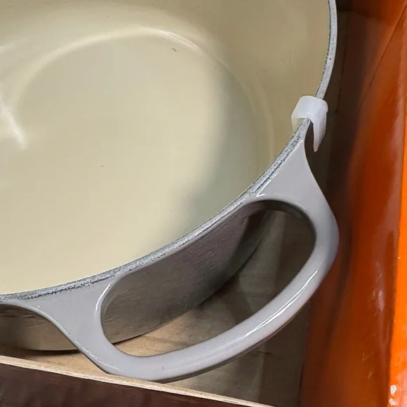 Le Creuset Flint Oyster Cast Iron Dutch Oven Cocotte 7.25 Qrt NEW - Picture 15 of 16